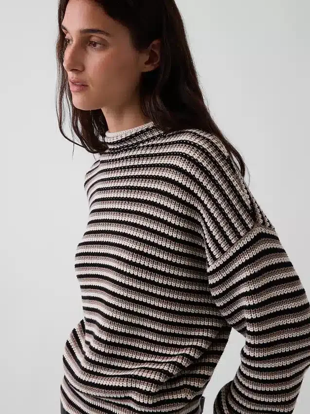 100 % bavlněný svetr s rolákem v oversized střihu