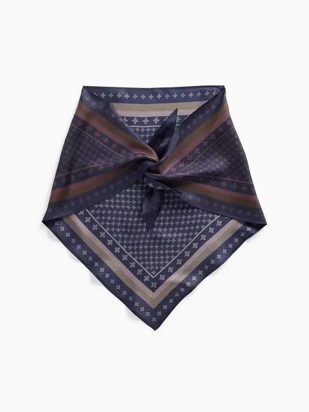 100 % hedvábí, oversized trojúhelníkový šál typu bandana