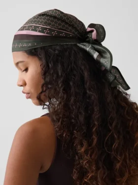 100 % hedvábí, oversized trojúhelníkový šál typu bandana