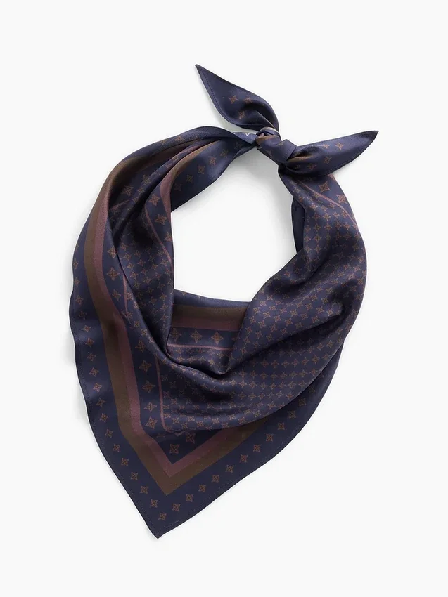 100 % hedvábí, oversized trojúhelníkový šál typu bandana