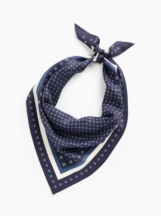 100 % hedvábí, oversized trojúhelníkový šál typu bandana