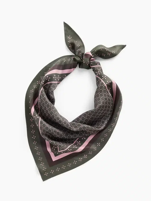 100 % hedvábí, oversized trojúhelníkový šál typu bandana