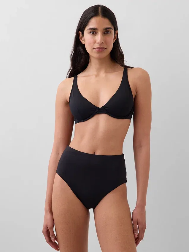 Bikiny s balkónovým střihem
