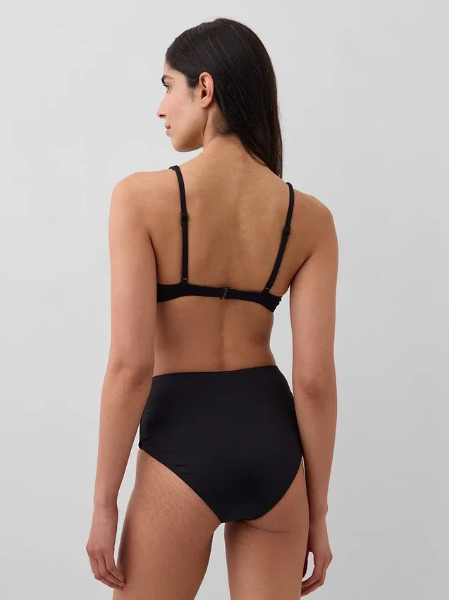 Bikiny s balkónovým střihem