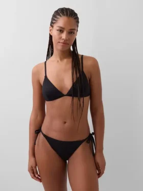 Bikiny s tanga spodními díly