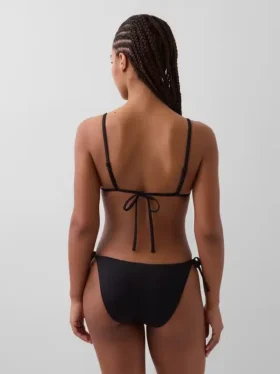 Bikiny s tanga spodními díly