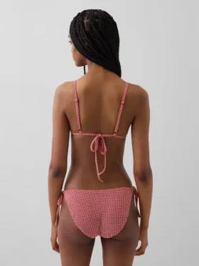 Bikiny s tanga spodními díly