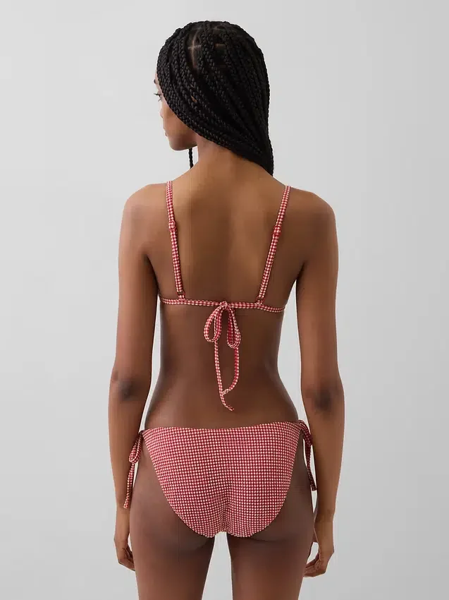 Bikiny s tanga spodními díly