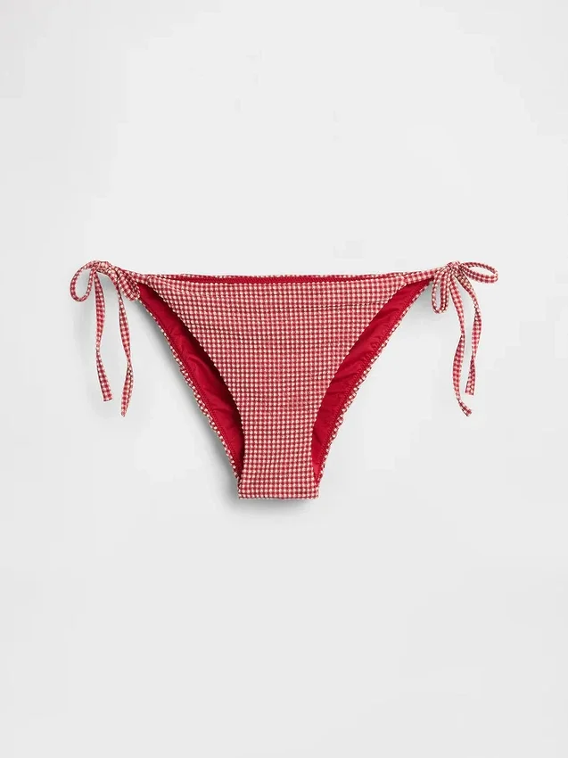 Bikiny s tanga spodními díly