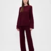 CashSoft Shaker-Stitch Svetr s proplétaným vzorem v kombinaci s kalhotami