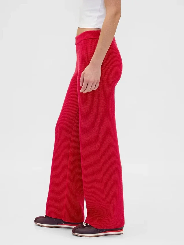 CashSoft Shaker-Stitch Svetr s proplétaným vzorem v kombinaci s kalhotami