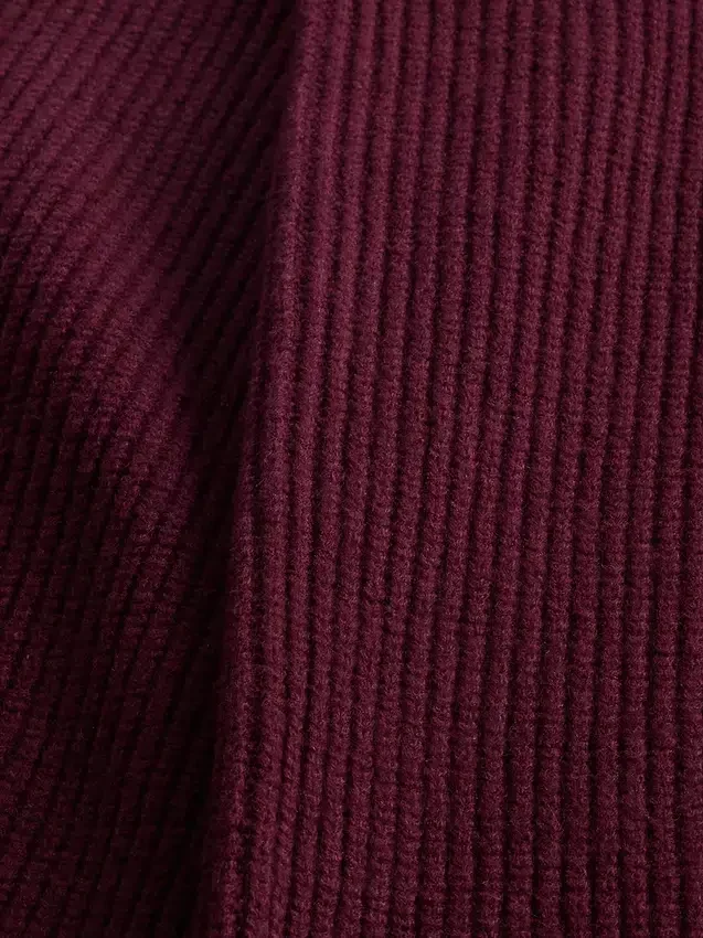 CashSoft Shaker-Stitch Svetr s proplétaným vzorem v kombinaci s kalhotami