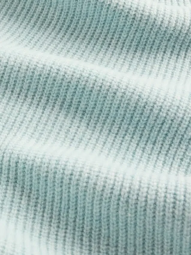 CashSoft Shaker-Stitch Svetr s proplétaným vzorem v kombinaci s kalhotami