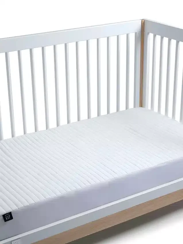 Chladivá ochranná podložka na matraci do postýlky babyGap