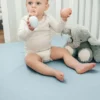 Comfy Cubs mušelínové napínací prostěradlo do postýlky