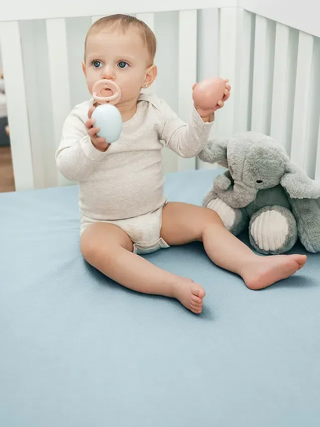 Comfy Cubs mušelínové napínací prostěradlo do postýlky