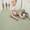 Comfy Cubs mušelínové napínací prostěradlo do postýlky