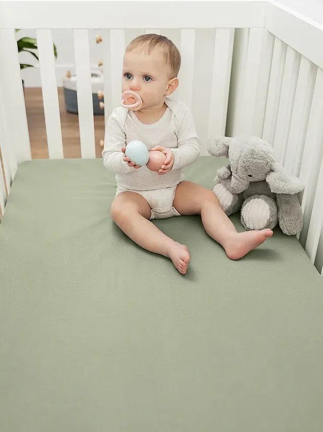 Comfy Cubs mušelínové napínací prostěradlo do postýlky