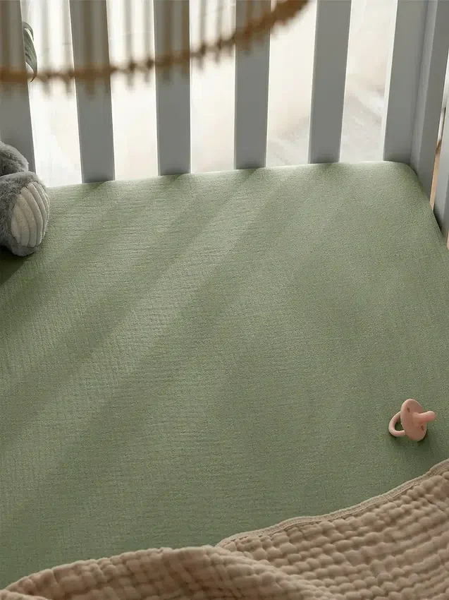 Comfy Cubs mušelínové napínací prostěradlo do postýlky