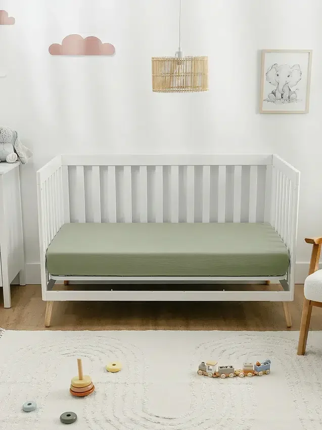 Comfy Cubs mušelínové napínací prostěradlo do postýlky