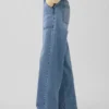 Džíny s nízkým pasem a volným střihem ve stylu 90. let