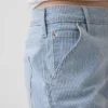 Džíny s nízkým pasem a volným střihem ve stylu 90. let