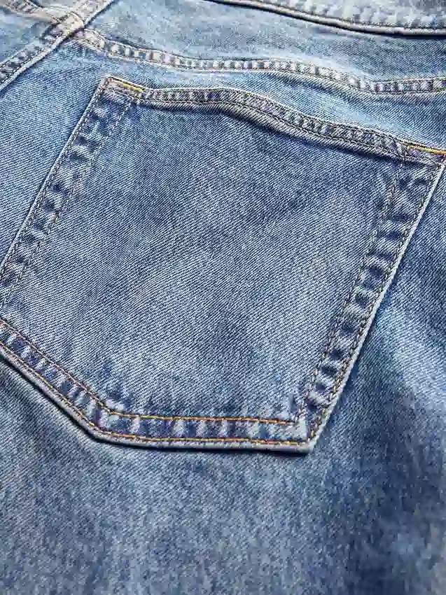 Džíny s nízkým pasem a volným střihem ve stylu 90. let