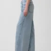 Džíny s středním pasem a opaskem