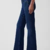 Džíny s středním pasem a volným střihem typu bootcut