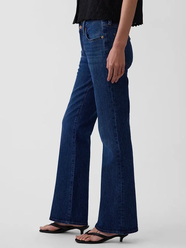 Džíny s středním pasem a volným střihem typu bootcut