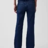 Džíny s středním pasem a volným střihem typu bootcut