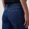 Džíny s středním pasem a volným střihem typu bootcut