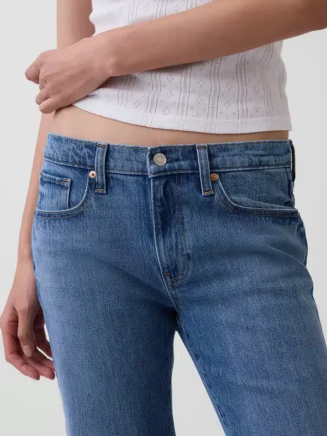 Džíny s středním pasem a volným střihem typu bootcut