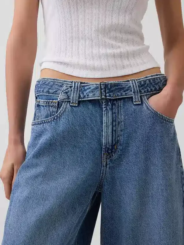 Džíny s vysokým pasem a páskem ve stylu culotte