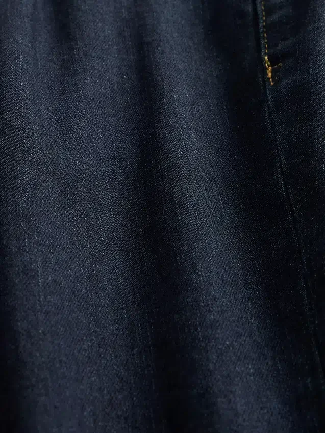 Džíny se středně vysokým pasem a úzkým střihem