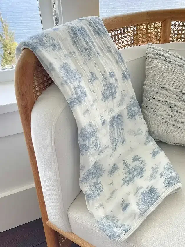 Dětská bambusová deka „Spring Toile“ od The Gilded Bird