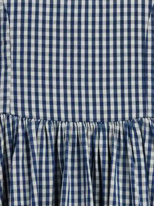 Dětské džínové šaty s kostkovaným vzorem
