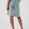 Dětské džínové šortky s nízkým pasem a prodlouženým střihem