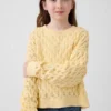 Dětský háčkovaný svetr s kulatým výstřihem v oversized střihu
