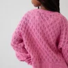 Dětský háčkovaný svetr s kulatým výstřihem v oversized střihu
