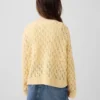 Dětský háčkovaný svetr s kulatým výstřihem v oversized střihu