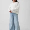 Dětský háčkovaný svetr s kulatým výstřihem v oversized střihu