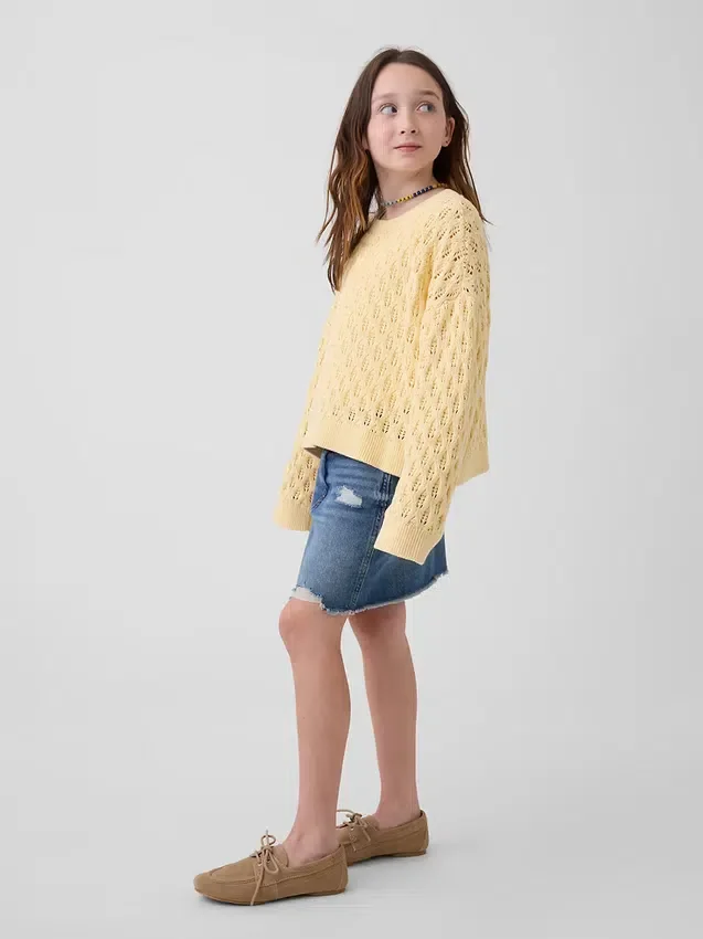 Dětský háčkovaný svetr s kulatým výstřihem v oversized střihu
