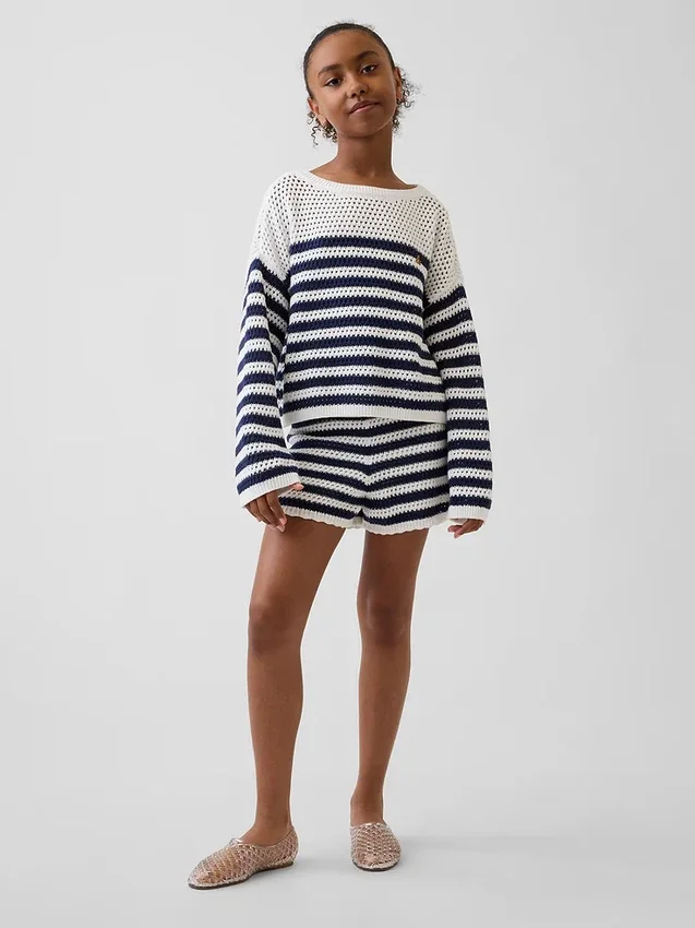 Dětský háčkovaný svetr s pruhy v oversized střihu