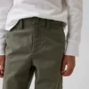 Dětské moderní uniformní kalhoty s volným rovným střihem v khaki barvě
