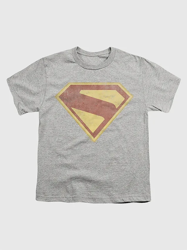 Dětské tričko Superman 2025 s logem a plnobarevným grafickým motivem v opotřebovaném stylu