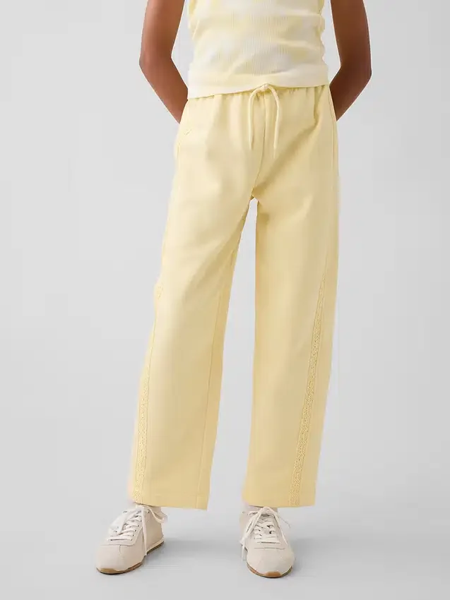 Dětské volné joggerové kalhoty Vintagesoft s krajkovým lemem