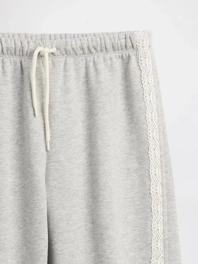 Dětské volné joggerové kalhoty Vintagesoft s krajkovým lemem