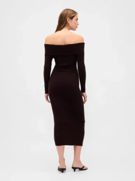 Elastické midi svetrové šaty s odhalenými rameny z materiálu CashSoft