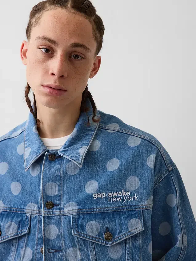 GAP × Awake NY Oversized džínová bunda s ikonickým puntíkovaným vzorem